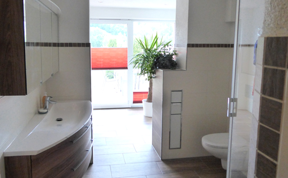 Bad mit bodengleicher Dusche